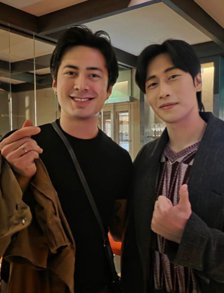 hubboyslove's tweet image. 🚨 SOCORRO! Ícones de romances gays intensos, Hudson Williams e Bible Sumettikul se encontram em evento da Giorgio Armani.