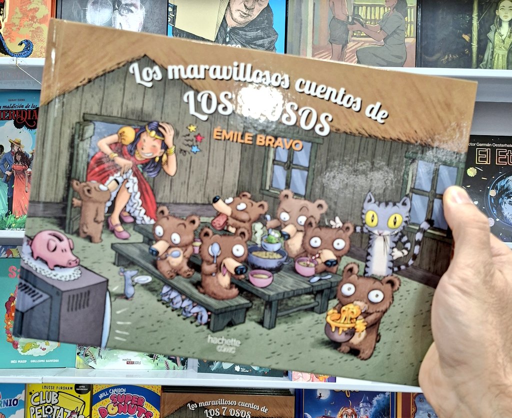ATOMCOMICS's tweet image. Dislate total. 
En este tomo de @hachetteheroes.es se reúne la totalidad de la colección de Los 7 osos del genial Émile Bravo. Humor absurdo basado en los cuentos clásicos. 
#lecturas