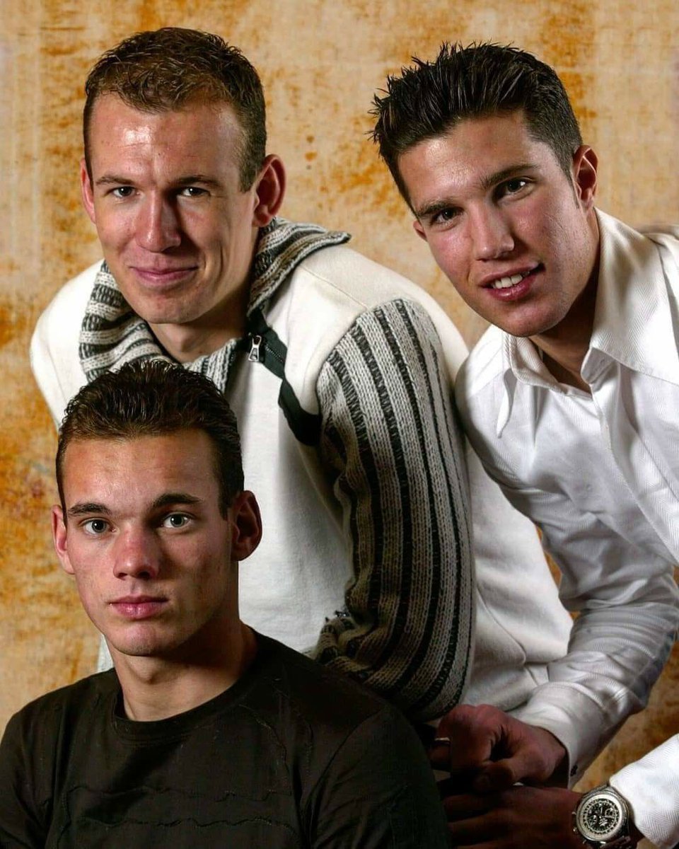 damzychillin's tweet image. I see Arjen Robben and Van Persie

Who’s the third person ?

Impossible!!
