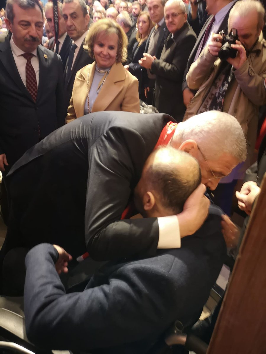 İYİ Parti’mizin kongresinde yeniden Genel Başkan seçilen 
Sayın Genel Başkanımız Müsavat Dervişoğlu'nu ve Genel İdare Kurulu üyelerimizi tebrik ediyor, İYİ Parti’ye ve Türk siyasetine hayırlı olmasını diliyorum.

Partimiz şimdi daha güçlü.

#VaktiGeldi