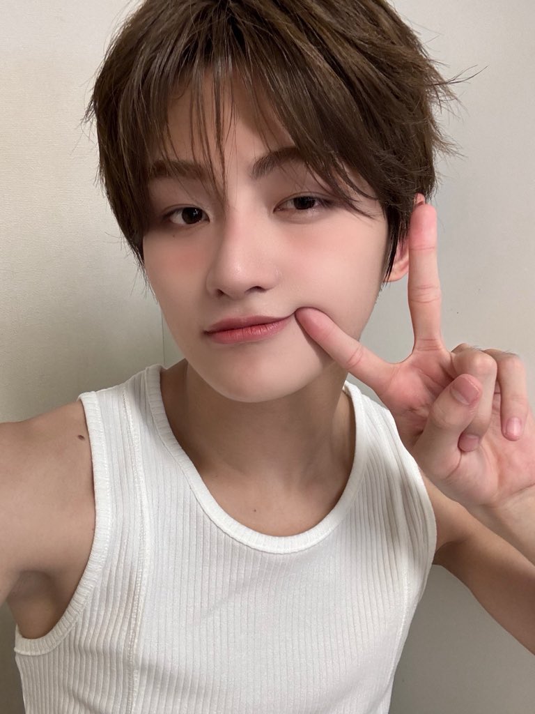 bluemingtws's tweet photo. 지훈이 젛아하는 셀카 올리기 ㄱㄱ하자
나는 이거 https://t.co/osAAPmwsKX