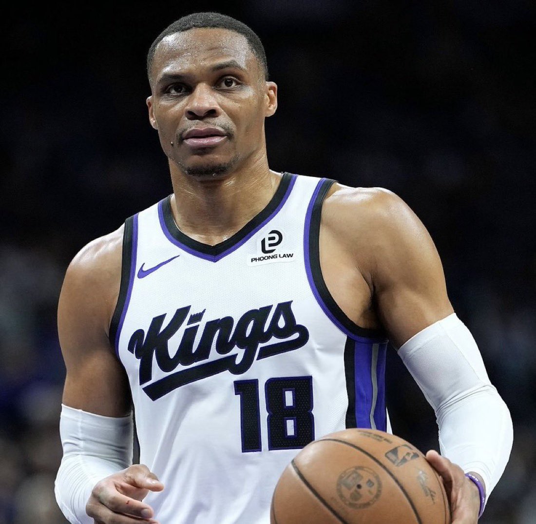 brasilcoast2's tweet image. Esse post é pra você e pra todos os times da liga que desrespeitaram a lenda Russell Westbrook.

Russ nos últimos 4 jogos:

22.5 pontos por jogo
7.8 assistências 
4.0 rebotes
55.2% nos arremessos 
51.7% nas bolas de 3 !!!!!!!

O Kings tem 4 vitórias nos últimos 5 jogos. Nada mais…