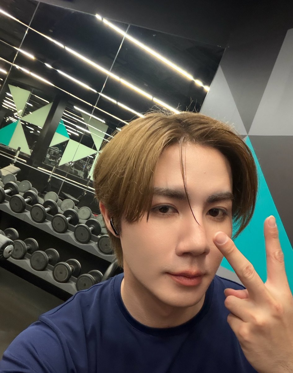 zee_pruk's tweet image. ฟิตเนสสู้ ๆ นะพี่ซี จะผอมแล้ว เป็นกำลังใจให้ค่ะ