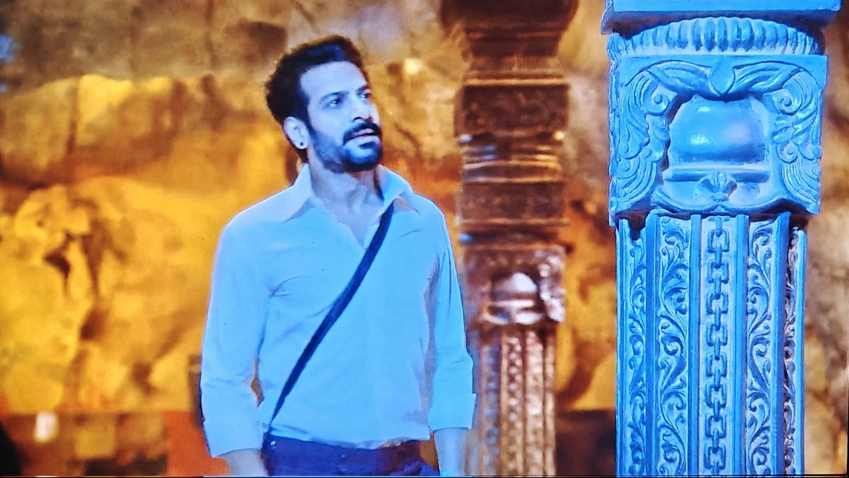 Batado... BIGG BOSS 18 ka Winner aa raha hain...
1YR OF KVM BB LEGACY