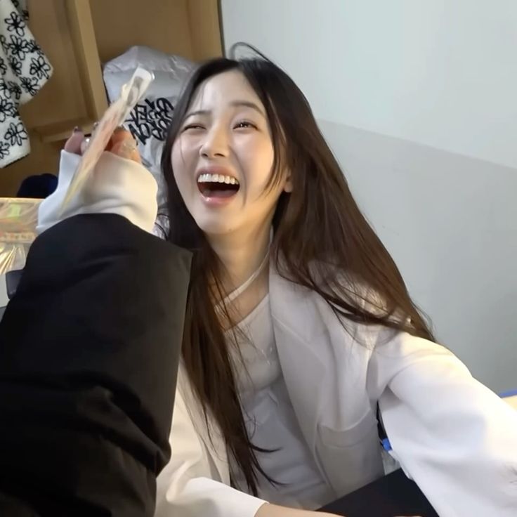 leejiwoobot's tweet image. hello this is a new account for silly posting and joybaiting about lee jiwoo from tripleS :3 !! rt to spread 🫂🐻
#이지우 #leejiwoo #트리플에스 #tripleS