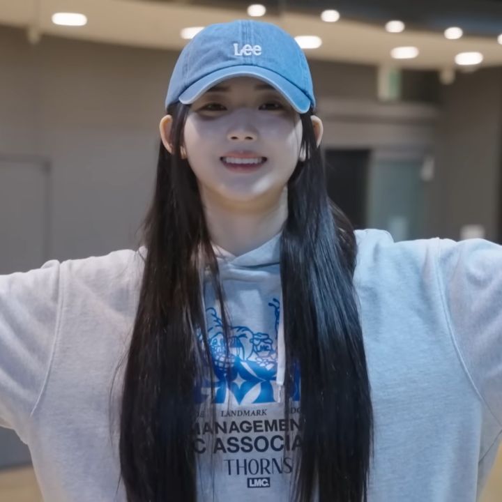 leejiwoobot's tweet image. hello this is a new account for silly posting and joybaiting about lee jiwoo from tripleS :3 !! rt to spread 🫂🐻
#이지우 #leejiwoo #트리플에스 #tripleS