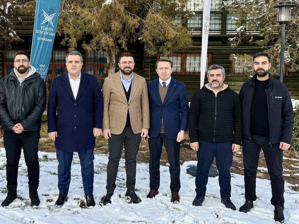 Ziyaretleriyle bizleri onurlandıran Vali Yardımcımız Sayın Fatih Ayaz’a ve Eğil Kaymakamımız Sayın Volkan Hülür’e, gençliğe verdikleri desteklerden dolayı teşekkür ederiz.