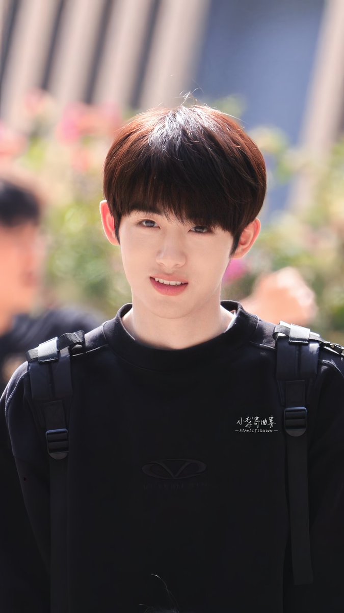 SN_zunzapy's tweet image. วินวินร่างเยี่ยนโจวนี่หล่อสะอาด เหมือนอาบน้ำวันละ 10 รอบ ส่วนวินวินร่างต้าไหลคืออาบน้ำมั่งมั้ยพี่