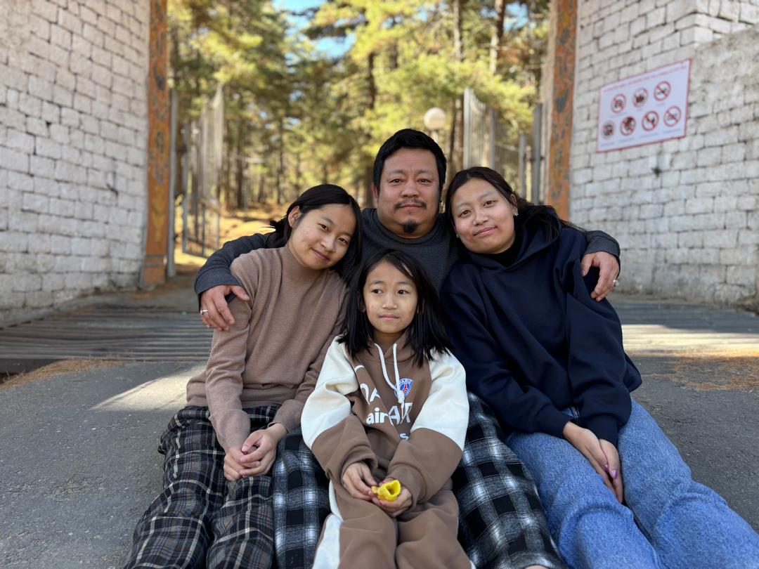 tsho_mo03's tweet photo. Family Gateway ♥️😘 
#losar https://t.co/bDmqq62n2g