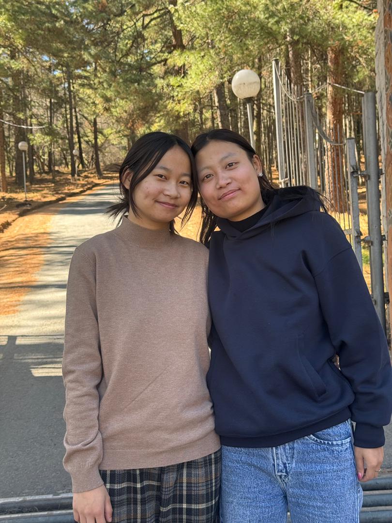 tsho_mo03's tweet photo. Family Gateway ♥️😘 
#losar https://t.co/bDmqq62n2g