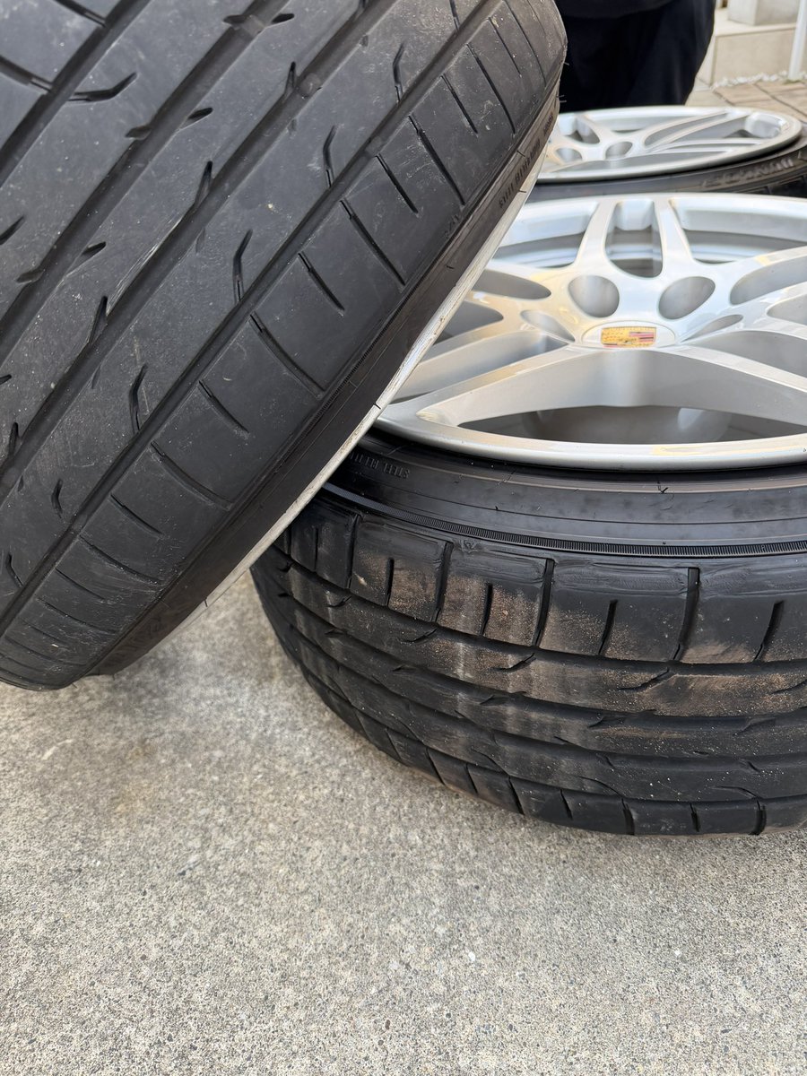 _haru_mk7's tweet photo. ポルシェ　マカン  18インチ　9j+21通し！四駆にも！
PCD112/5H

205/40r18でタイヤはまだ残りあります
￥１０万　

#ホイール売ります https://t.co/7EovYz6LQh