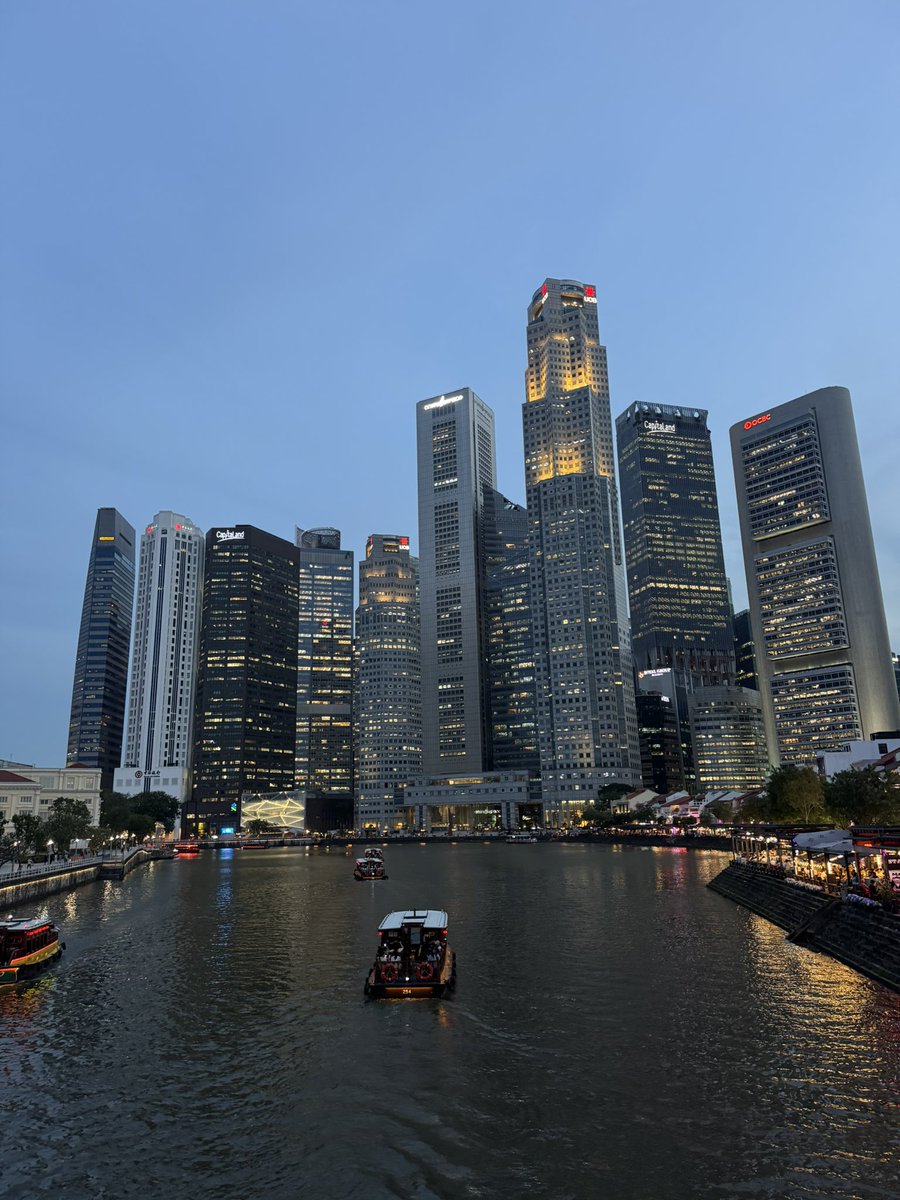 qcomess's tweet image. ฟรินอะ เลิกงานห้าครึ่ง ออกมาฟ้ายังสว่าง ไปกินข้าวกะผช เดินกลับบ้าน3โล ได้ใช้ชีวิตแบบคนปกติแล้วพี่ๆ😭😭😭