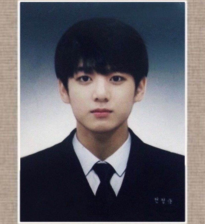 mainpopstar_'s tweet image. This is how you age when you're unproblematic