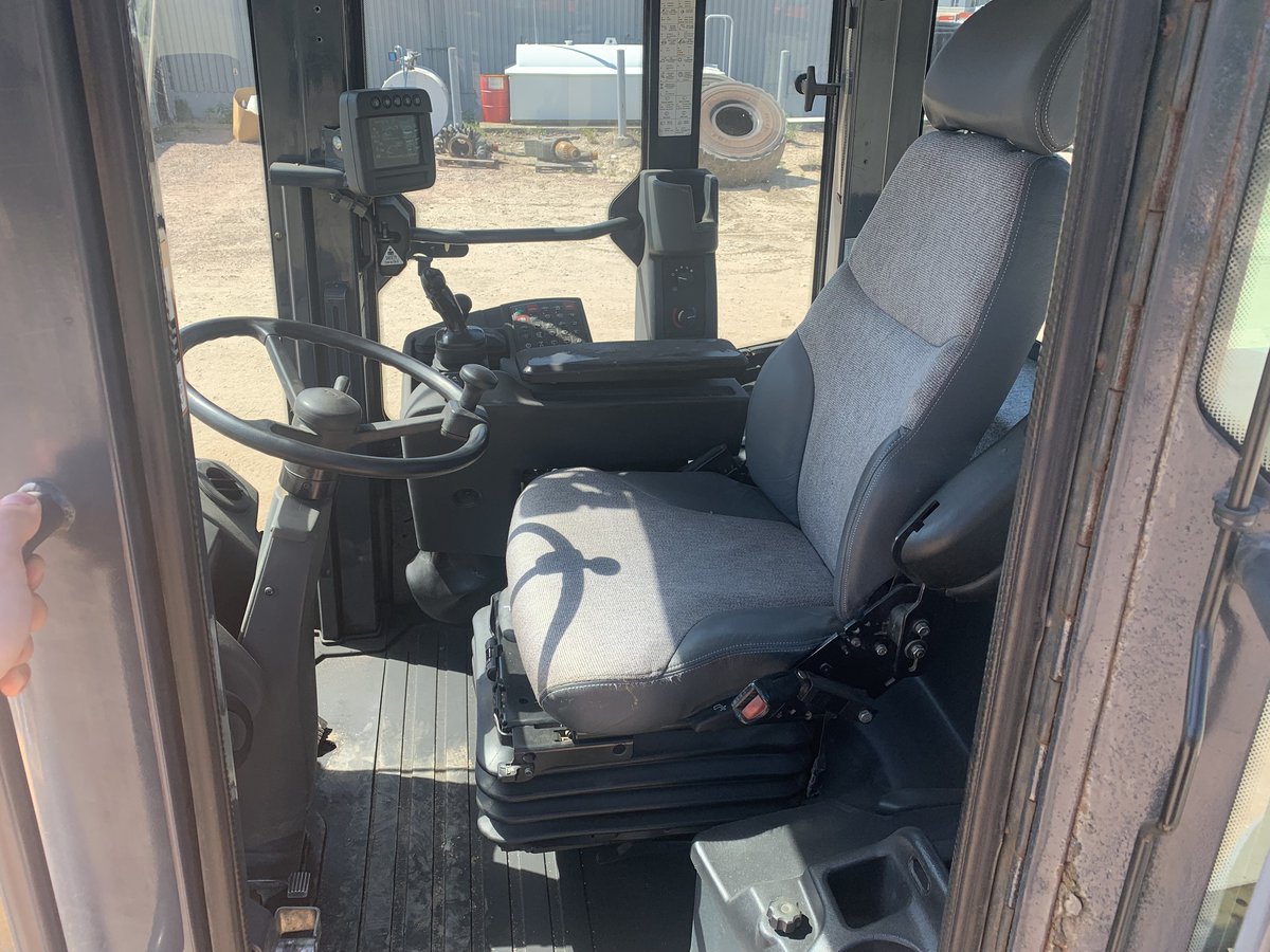 Take a look at this 2011 John Deere 524K! With heated seats and a new engine, you are ready to get the job done comfortably! Available at Brandt Baie Comeau, QC for only $150,000. Click here to find out more: bit.ly/4jJfypn