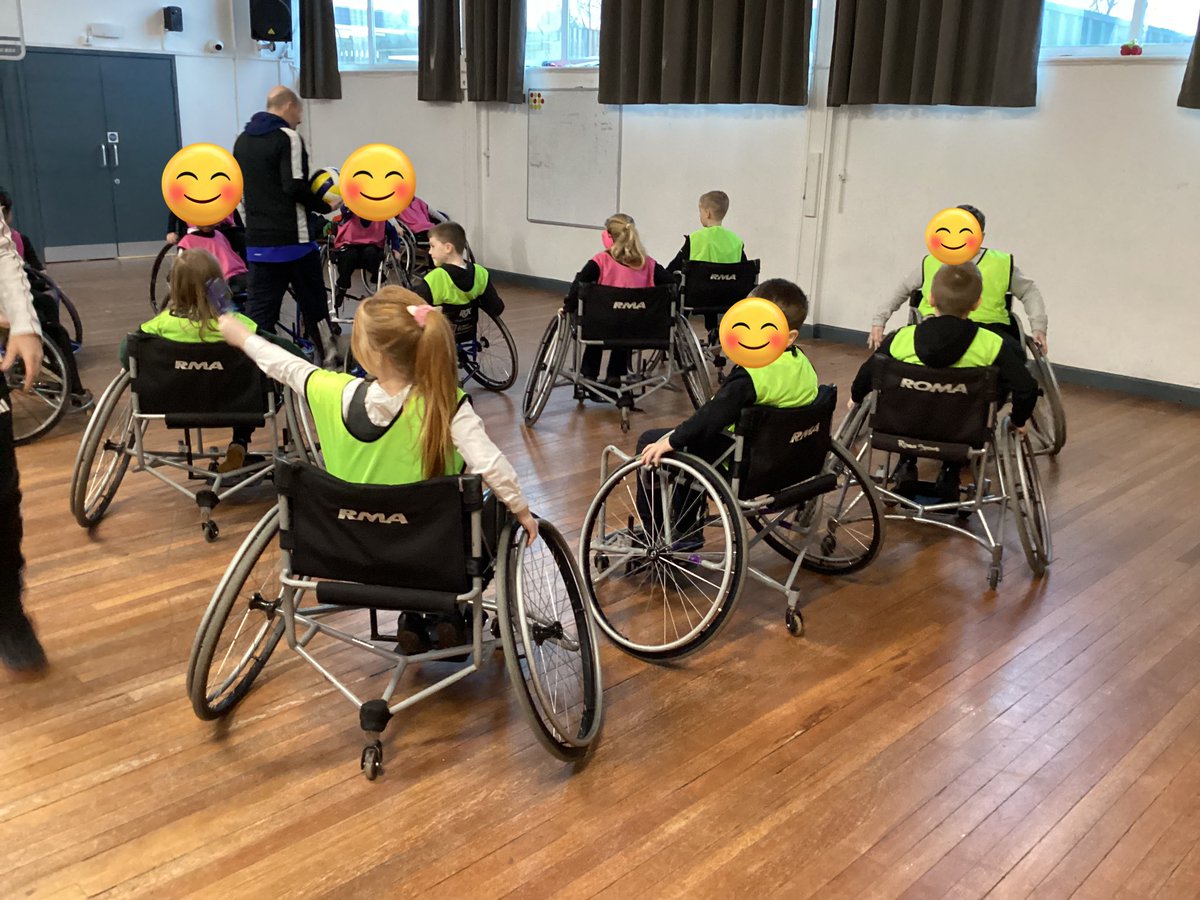 BentleyWestWS2's tweet photo. What a fantastic way to celebrate our children with Good attendance. #BWPS https://t.co/FIIMd5WZOd