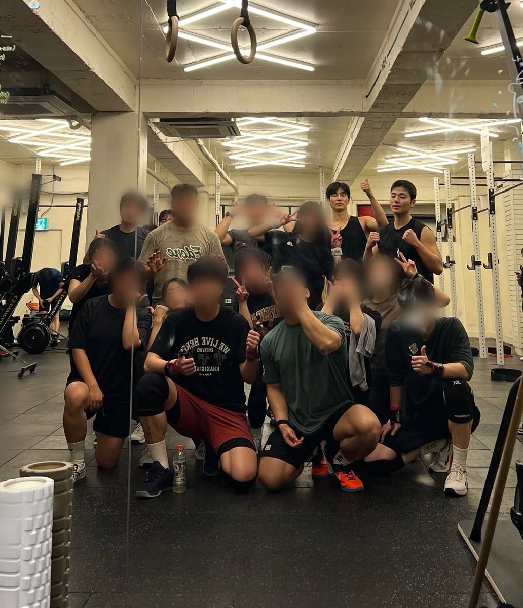 Junhoe with his friends pakbin&amp;dusty
#구준회