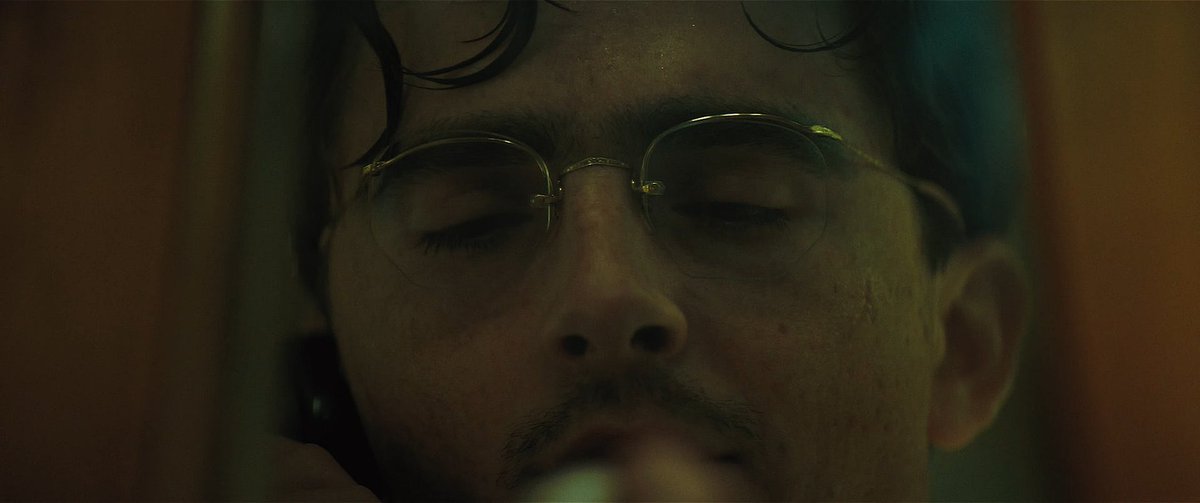 algocinefila's tweet image. Yo voy a seguir rompiendo las bolas con Marty Supreme y películas como Sentimental Value porque en plena era donde Disney o Netflix hacen películas con imágenes planas, acá se ve un hermoso trabajo de dos directores de fotografía donde componen con la luz.