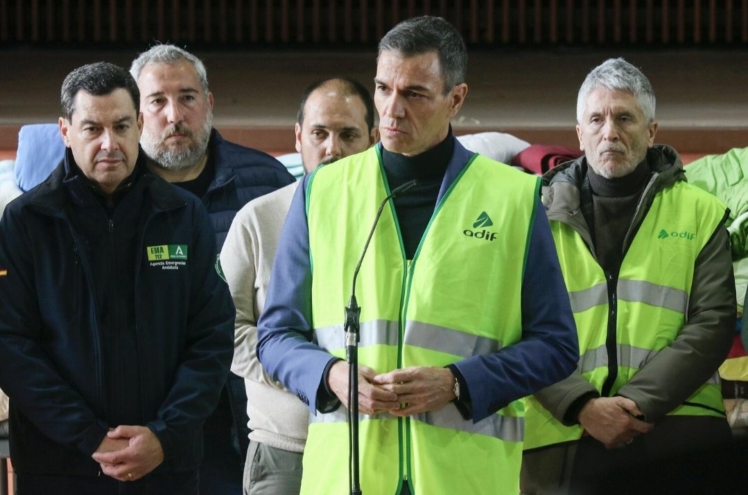 ElsadelCastill3's tweet image. ¡Qué vergüenza, @JuanMa_Moreno!

¿Qué haces ahí escuchando a Sánchez cómo miente?

No hay información, ¿Cuántos familiares hay buscando a  víctimas? 

Qué tiempos aquellos en los que, cuando ocurría una catástrofe, se hacían listas de las víctimas y se informaba a los familiares…