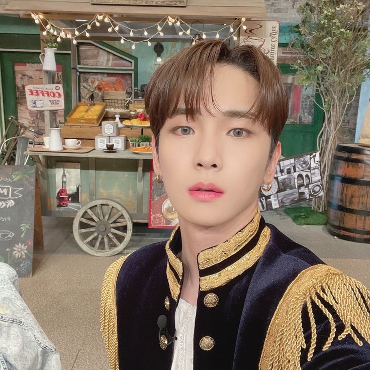 hourlykkb's tweet image. #KEY #키 #キー #SHINee #샤이니 @SHINee