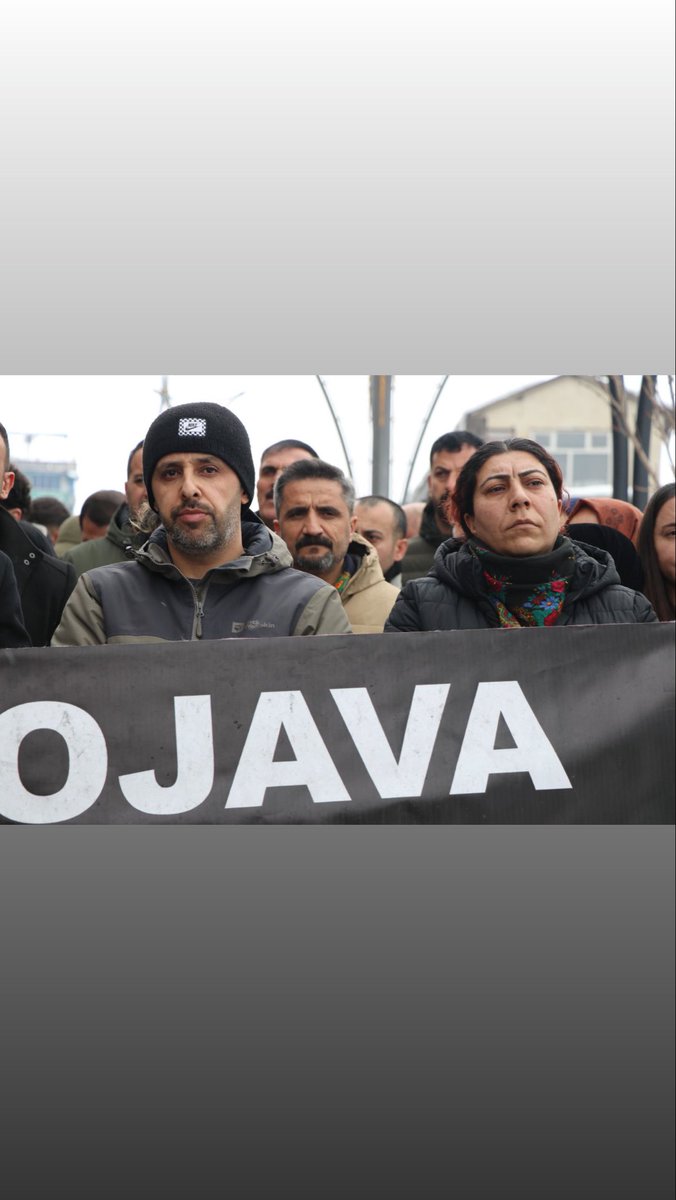 dbpsemzinan's tweet photo. Barbar IŞİD çetelerine karşı iradesini ortaya koyan bu halkın karşısında hiçbir güç duramaz. Bu irade kırılamayacaktır! https://t.co/CTto8gmWCl