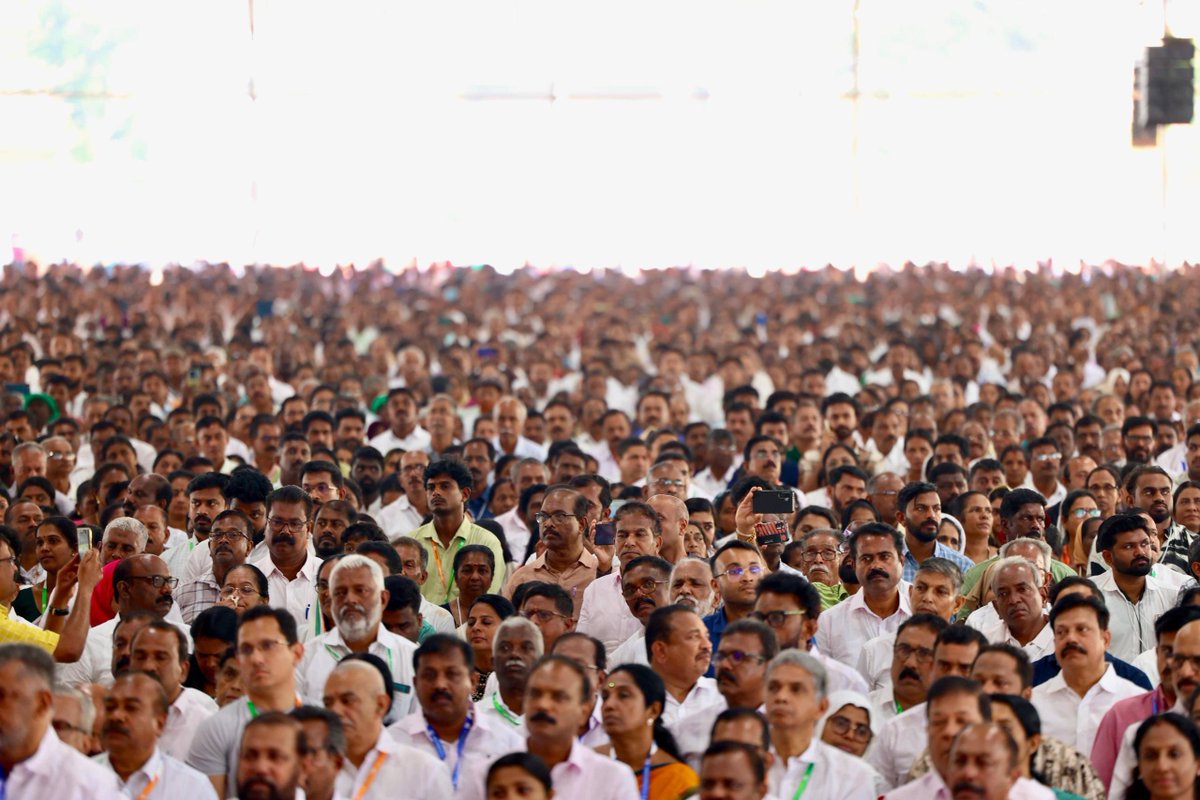 Taking a step forward after the successful local body elections in Kerala, LoP <a href="/RahulGandhi/">Rahul Gandhi</a> ji met and interacted with all Congress candidates who contested in the polls. 

The programme marked an important milestone in strengthening and laying the groundwork for the upcoming