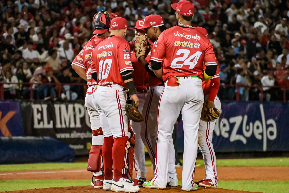 RaulZambrano7's tweet image. A mi me dijeron que #Cardenales 🆑 no tiene presión

Sin embargo, 4 de sus 6 victorias fueron contra Bravos. Para meterse en la final deberán luchar contra Zulia y Magallanes.

Este es el escenario donde tienen que dar un paso al frente. Son los favoritos.