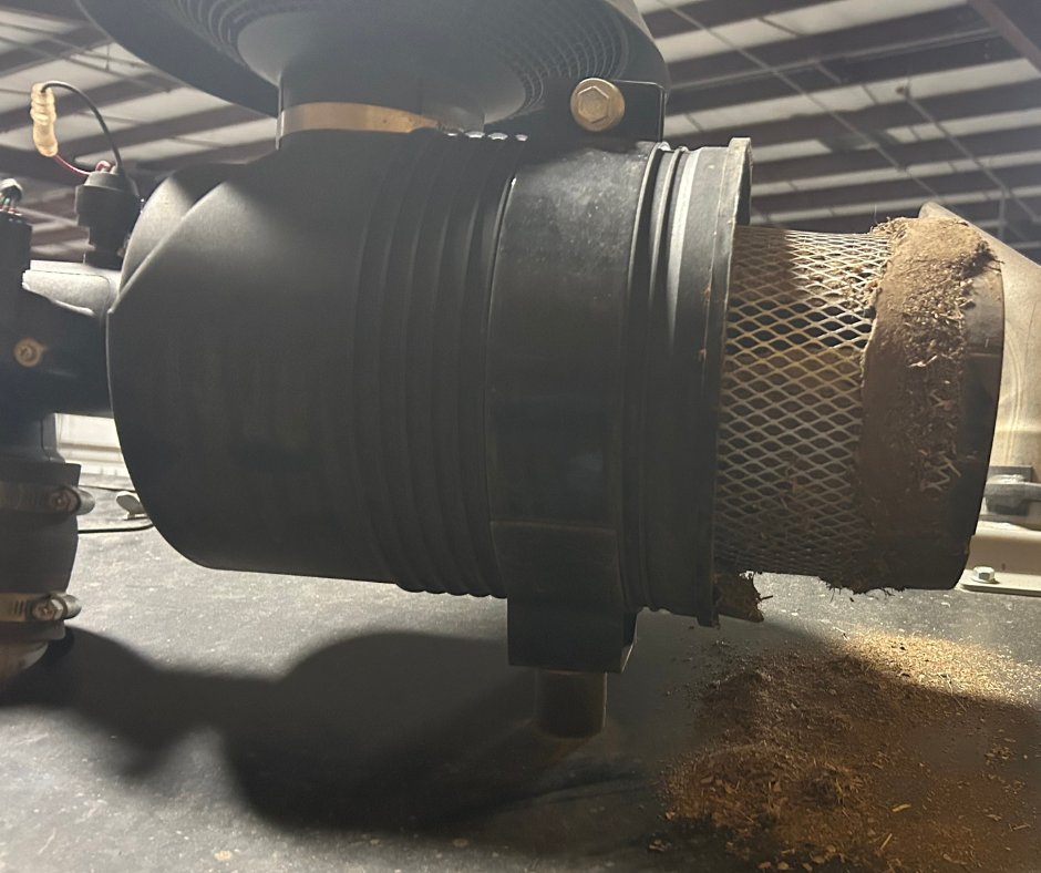 KeyEquip's tweet image. 75 hours. 4 fault codes. One clogged air filter.

Field Service Specialist &amp;amp; Young Leader University member Cody Kovac saw this on a unit down south. Daily air filter blowouts can prevent downtime and costly issues.

#KeyEquipment #YLU #PreventativeMaintenance #FieldService