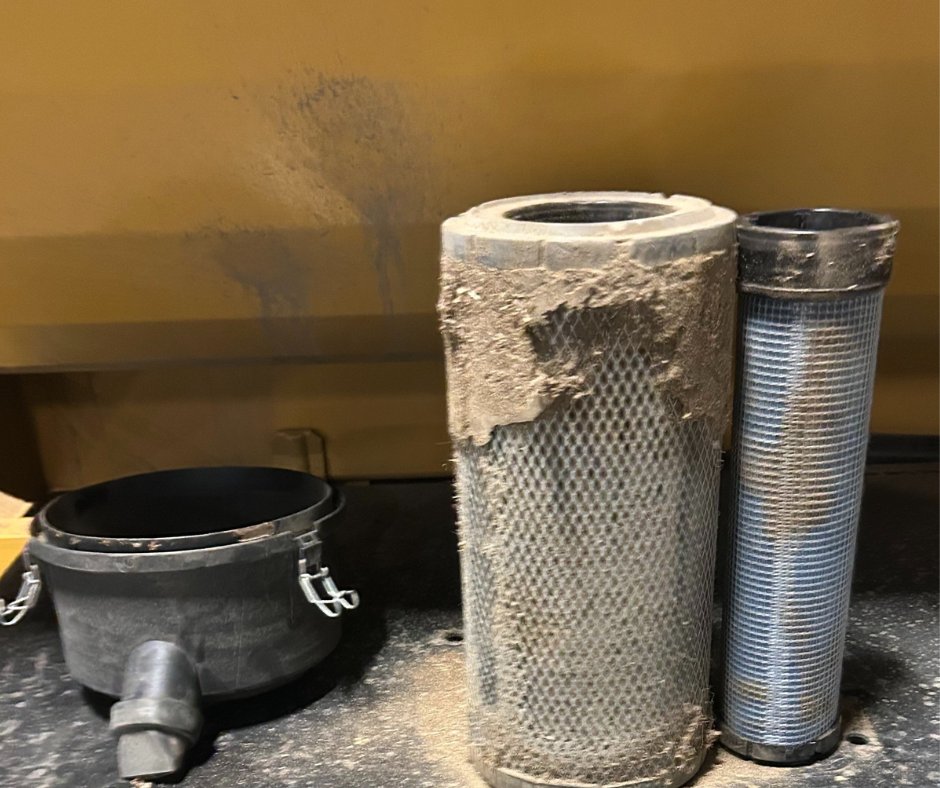 KeyEquip's tweet image. 75 hours. 4 fault codes. One clogged air filter.

Field Service Specialist &amp;amp; Young Leader University member Cody Kovac saw this on a unit down south. Daily air filter blowouts can prevent downtime and costly issues.

#KeyEquipment #YLU #PreventativeMaintenance #FieldService
