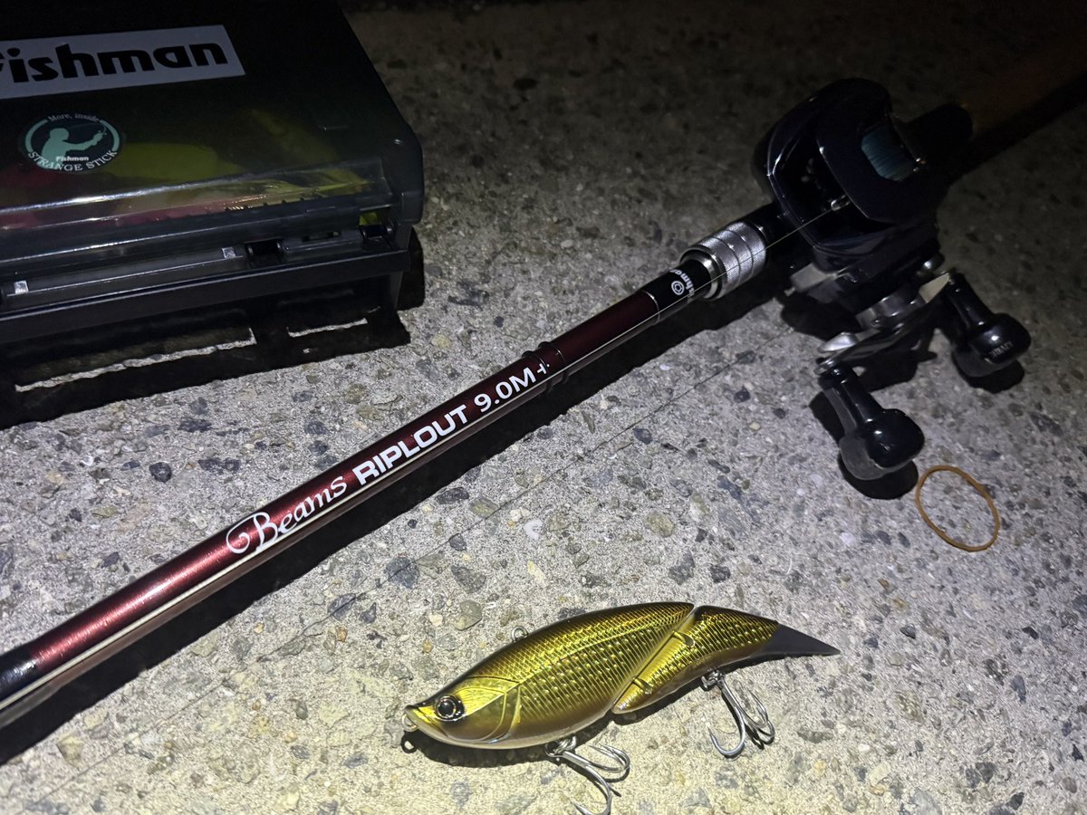 TkzBouzu's tweet image. -誤爆連絡-

マイクロベイトらしき状況でも気にせずダヴィンチ150を巻き巻きしたらバッコーン❗️と見事に誤爆(たぶん)🤣
(ちょっとズレとるがなw)

その後は沈黙😑…

2026年初魚は遠そうだ😮‍💨

大場所だったのでコモド75Hの出番無し…

次は小場所だ💪
#Fishman