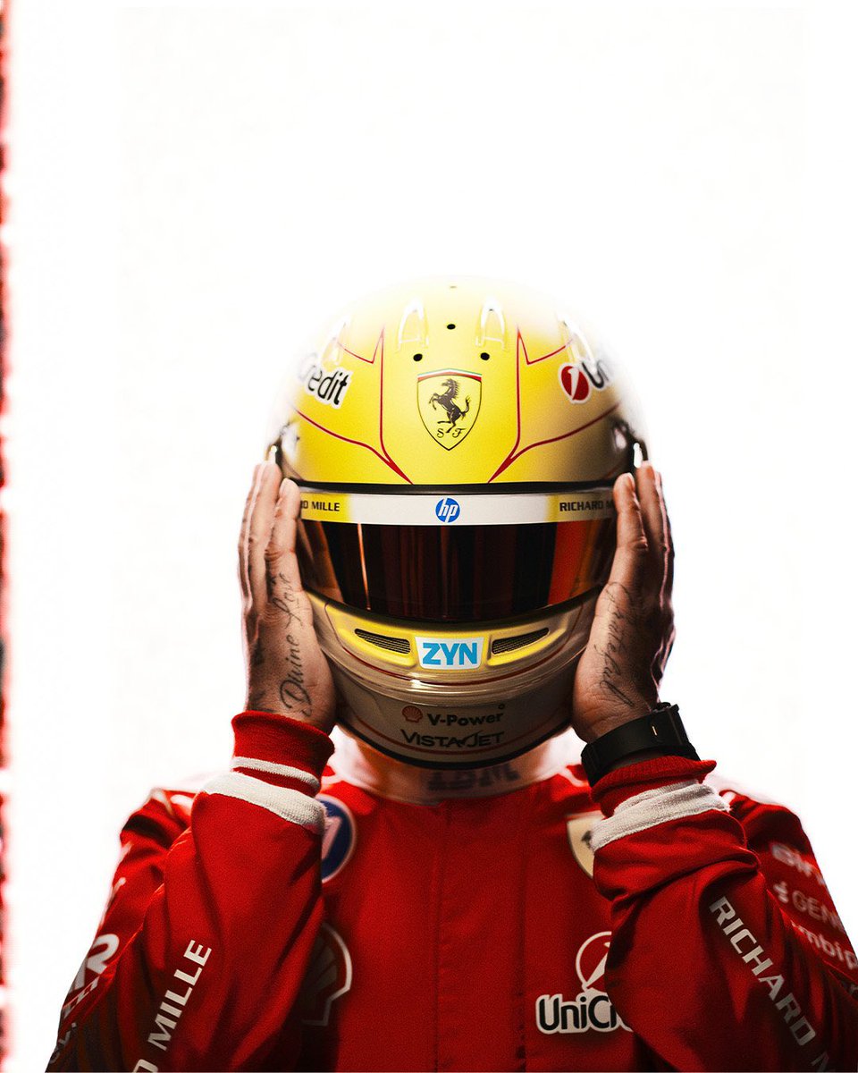 Macacão de corrida da <a href="/ScuderiaFerrari/">Scuderia Ferrari HP</a> para a temporada 2026 da F1.