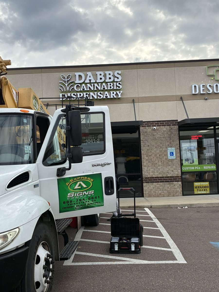 🌱 Big things are happening in DeSoto County!
Our DABBS Hernando location is coming together, and seeing the signage go up makes it official. We’re excited to bring education, access, and patient-first care to Hernando soon. The future is looking bright 💚
Stay tuned for updates!