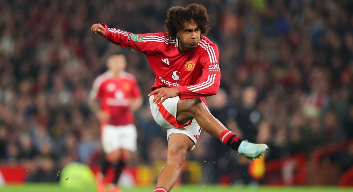 g_iallorossi's tweet image. 🔥 #CalciomercatoRomaLive: possibile un nuovo tentativo di Massara per Josua #Zirkzee. Per il ds Malen potrebbe eventualmente giocare da esterno e colmare quella lacuna a sinistra. 

➡️ shorturl.at/q36C5