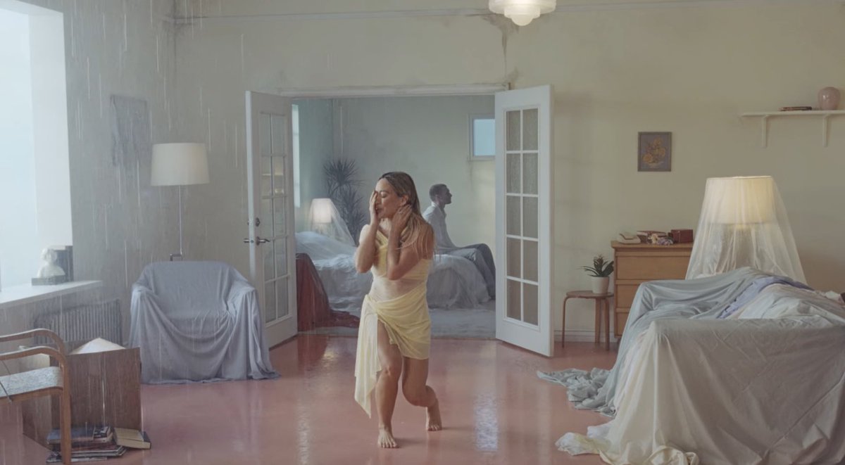 DannyWxo's tweet image. Hilary Duff singing in the rain is the most Hilary Duff thing she could do.