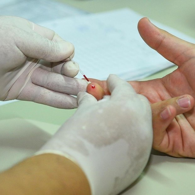 clarincom's tweet image. LOS CASOS DE SÍFILIS SUBIERON 26% Y ADVIERTEN POR EL SEXO ORAL SIN PROTECCIÓN

Lectura rápida
Se registraron 46.613 casos de sífilis en 2026, un aumento del 26%. Está 71% por encima del promedio de los últimos cinco años. Especialistas advierten que el sexo oral sin protección es…