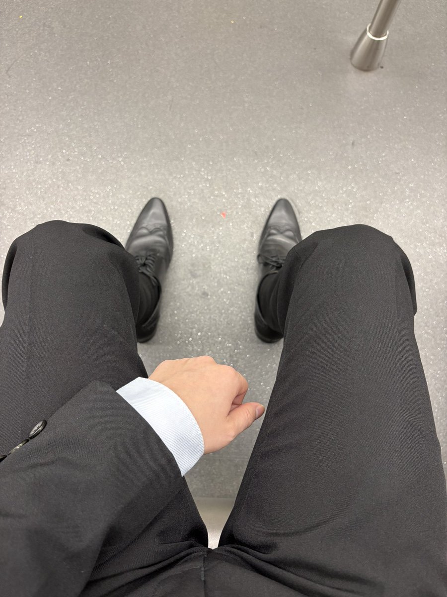 zingbenz2's tweet photo. Haven't been swimming or going to the gym lately due to feeling unwell and the cold, which has led to weight gain. 😅Today I wore formal attire to an event and quickly changed afterward. While formal dresses look nice, casual wear is much more comfortable. Which do you prefer😘 https://t.co/zD7MusEuQe