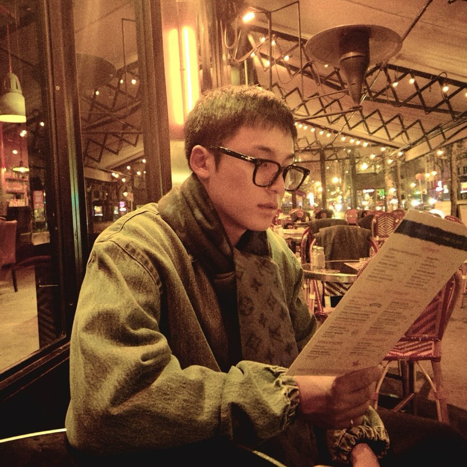 8luvie's tweet image. gyuhao in paris.. you know what that means #imready