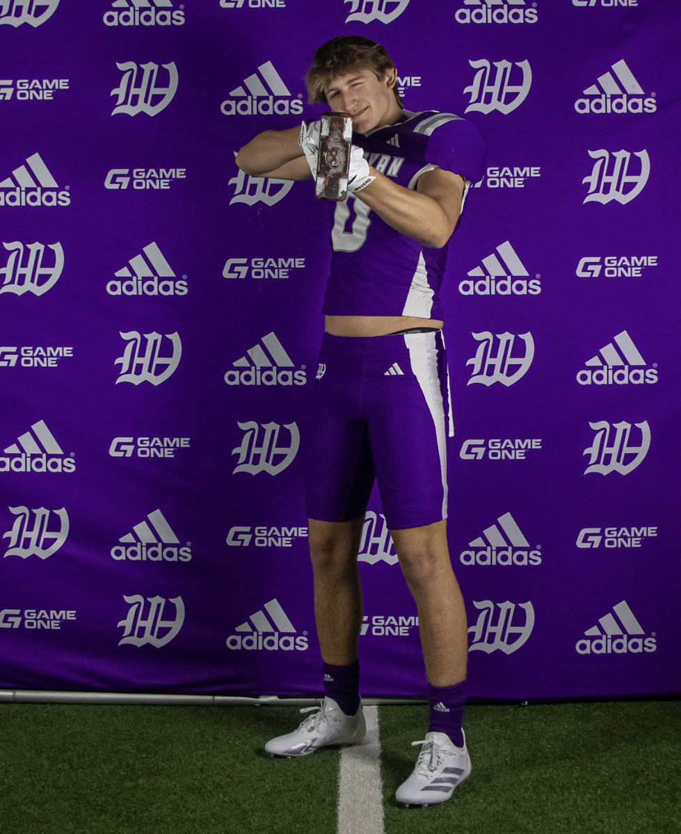 SisloKyle's tweet photo. After a great visit I’m blessed to receive an offer from @kwc_football!#digin @CoachYoung41 @phil_jacobs16 @AndrewBabyroo31 @Playmakerhaddox  @TheD_Zone @MIexposure @PrepRedzoneMI @samuel_cook71 https://t.co/diMuA0k0ol