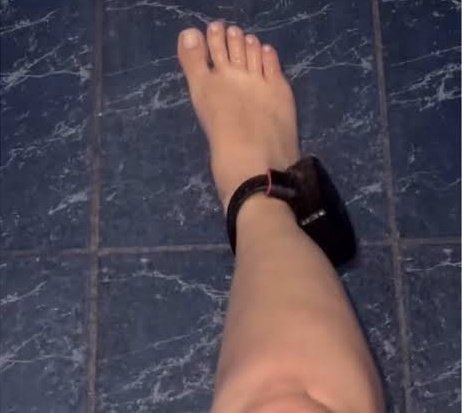 JonatanVialeXD's tweet image. Agostina Páez , la kukarda que fue detenida en Brasil por racista está con tobillera y no quiere que se difunda esta foto. Me pregunto si @CMonteroOficial que decía que “seguro votó por Milei” y ahora se conoció que es militante de La Cámpora en Santiago del Estero dirá algo??