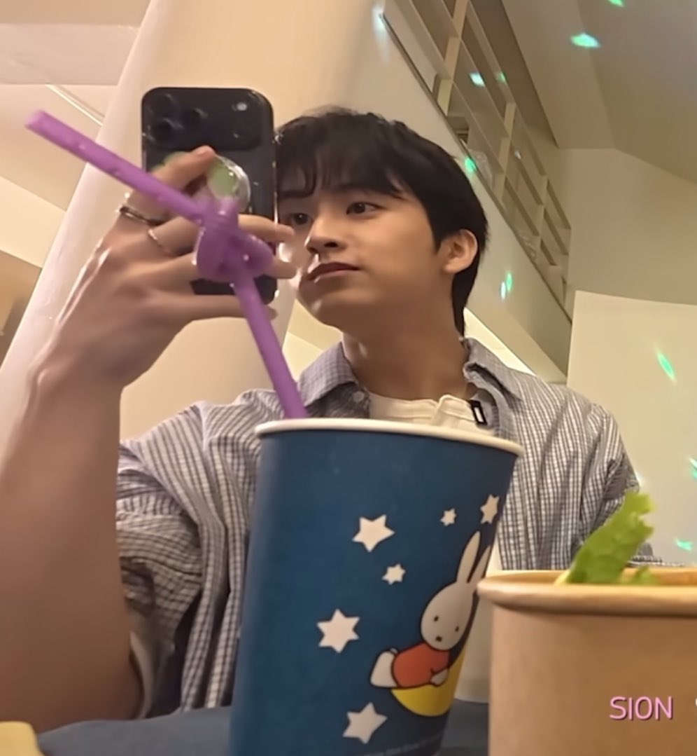 ozklhd's tweet image. ตาก็แป๋ว แก้มก็กลม