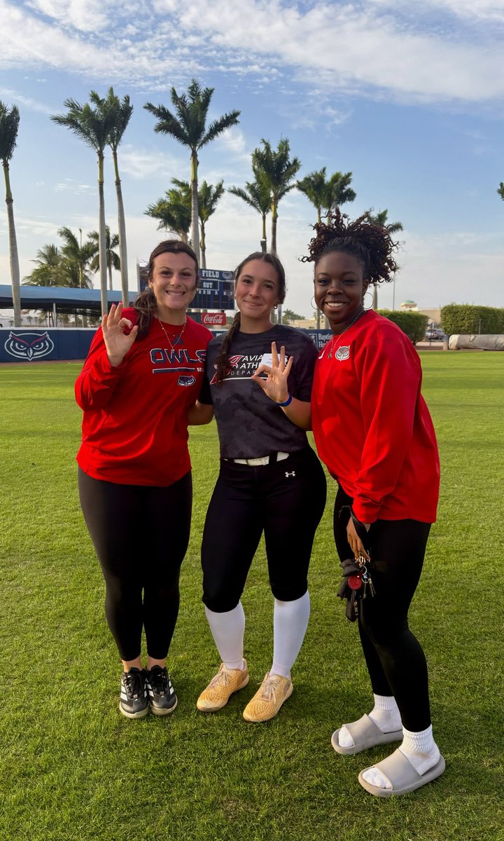 JordanMira_12's tweet photo. Grateful for the experience at the @FAUsoftball prospect camp! Huge thank you to the entire coaching staff @CoachJordansb @CoachPetikS @CoachKatedL @newmz4 for the detailed feedback and the opportunity to learn in such a competitive environment. #FAUSoftball #WinningInParadise https://t.co/izdwxDayuQ