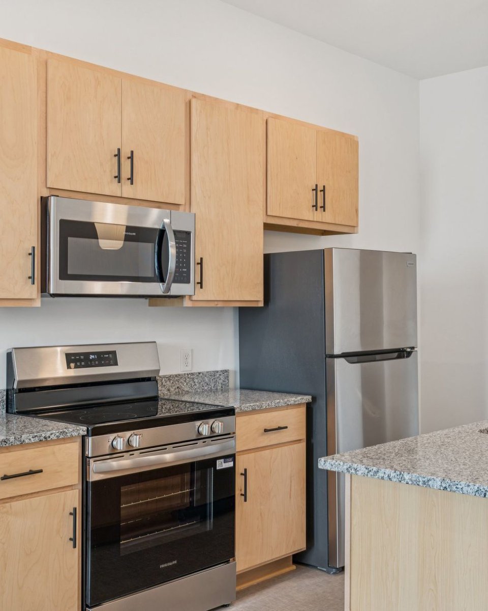 LegendPropGroup's tweet image. Big savings at Shipyard Flats 👀 Move in before February 1st and get ONE MONTH FREE on select apartments. Plus, application fees are waived for approved military and shipyard employees. Don’t miss out, schedule a tour today : shipyardflats.com