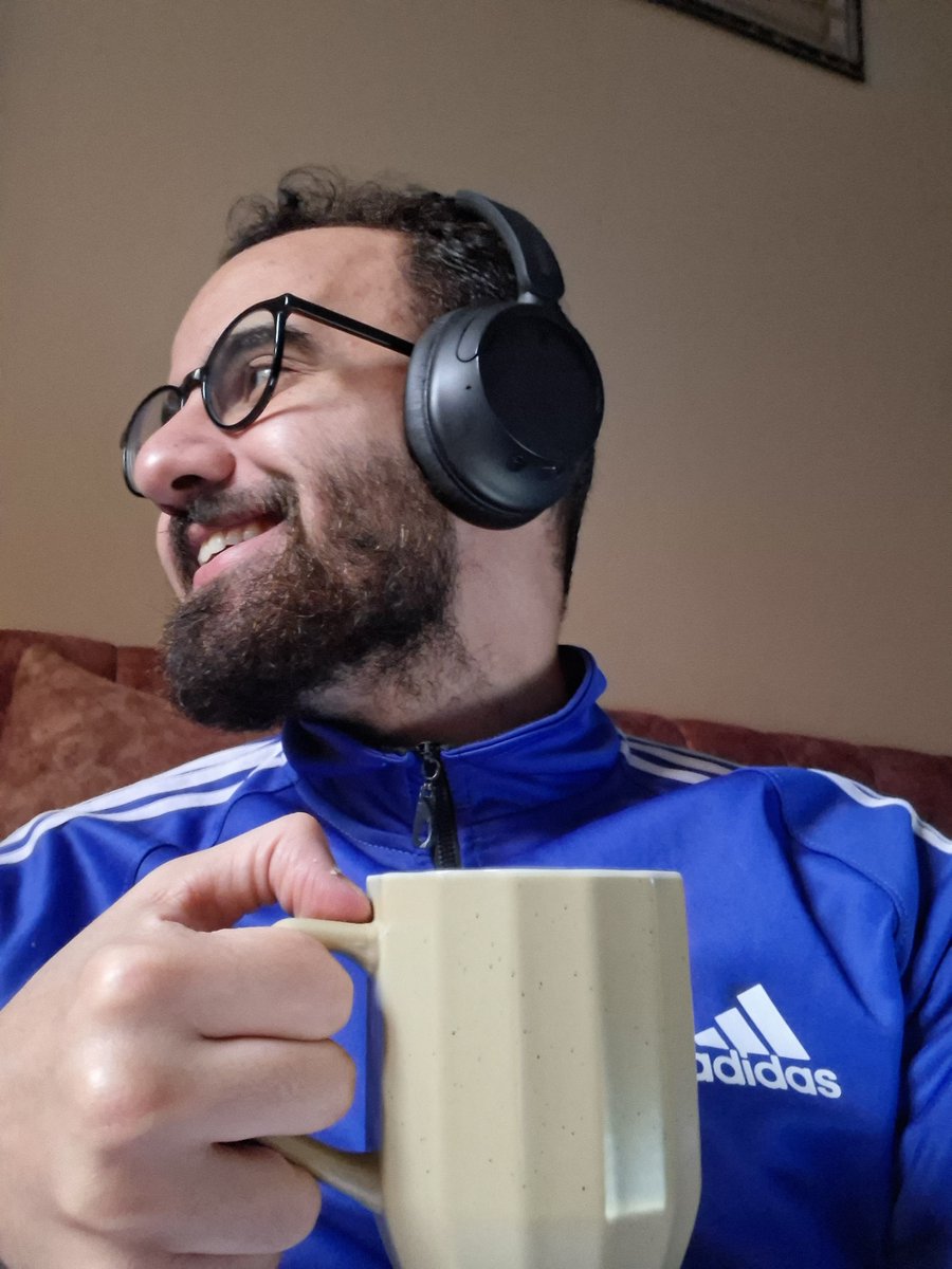 الواحد بيحس انه عايش لما يقعد يشتغل ويذاكر، سواء بيحب ده او لاء، بس لا انكار ان دي الحاجات الي بيشعر من خلالها بالرضا والقيمة، وفي استغلال وقته بشكل جيد، بخلاف اوقات الفراغ الطويلة وحالات الاكتئاب او الاحتراق الذاتي الي كلنا بنوصل ليه وشعورنا وقتها مش احسن او افضل شيء