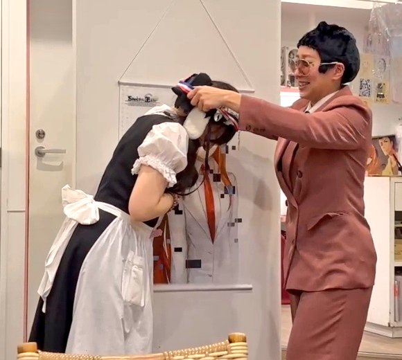 cafemailish's tweet image. 1月13日メイリッシュ流行語大賞の
授賞式式が行われました🌟

うさのメイドさん🐰
おめでとうございます‼️

ameblo.jp/cafemailish/en…

第1位【おはこんこん🫧🌈】
記念メダルに新たなるワードが
刻まれました🥇✨

#メイリッシュ流行語大賞
#メイリッシュ流行語大賞2025
#メイリッシュ　#メイドカフェ