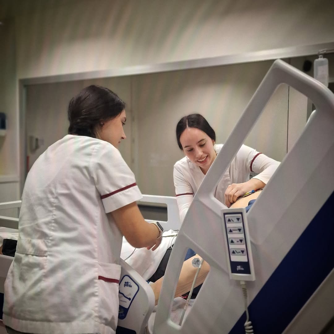 🔹🧠 Aprendre fent: simulació clínica en acció! 🏥💉

L’alumnat de 4t del Grau d’Infermeria de la URV - Campus Terres de l’Ebre ha participat en una sessió immersiva al Centre d’Innovació i Simulació Territorial (CISTE). 👩‍⚕️👨‍⚕️

#CISTE #URV
