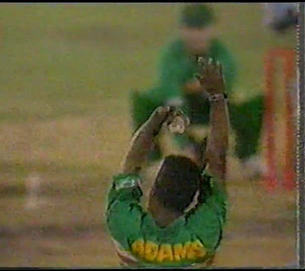 DarrenMordecai's tweet photo. #January19
#30thAnniversary
SOUTH AFRICA v ENGLAND
ODI #6
EAST LONDON
JANUARY 19 1996
South Africa won the toss and chose to bat first....
-
@PaulAdams39
@7polly7 
@Gary_Kirsten
@Athersmike
@jackrussellart
@Harv366
@DominicCork95
@DGoughie
https://t.co/qTAEegmuZ1 via @YouTube https://t.co/xKOYnaI0r5