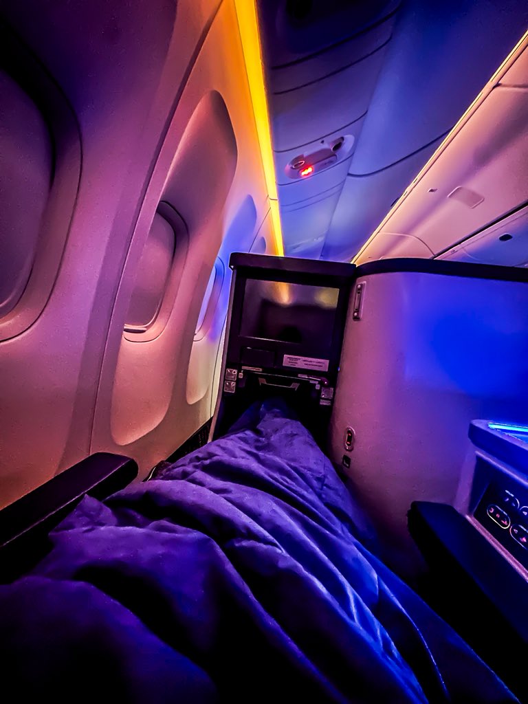 omi_ming's tweet photo. サンフランシスコ行き、4時間遅れ。

今日はもう、寝るだけ。

#SanFrancisco #NightFlight https://t.co/OO5TXvyelc