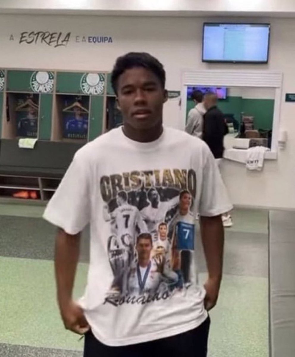Endrick wearing a Cristiano Ronaldo shirt. 🤍🔙