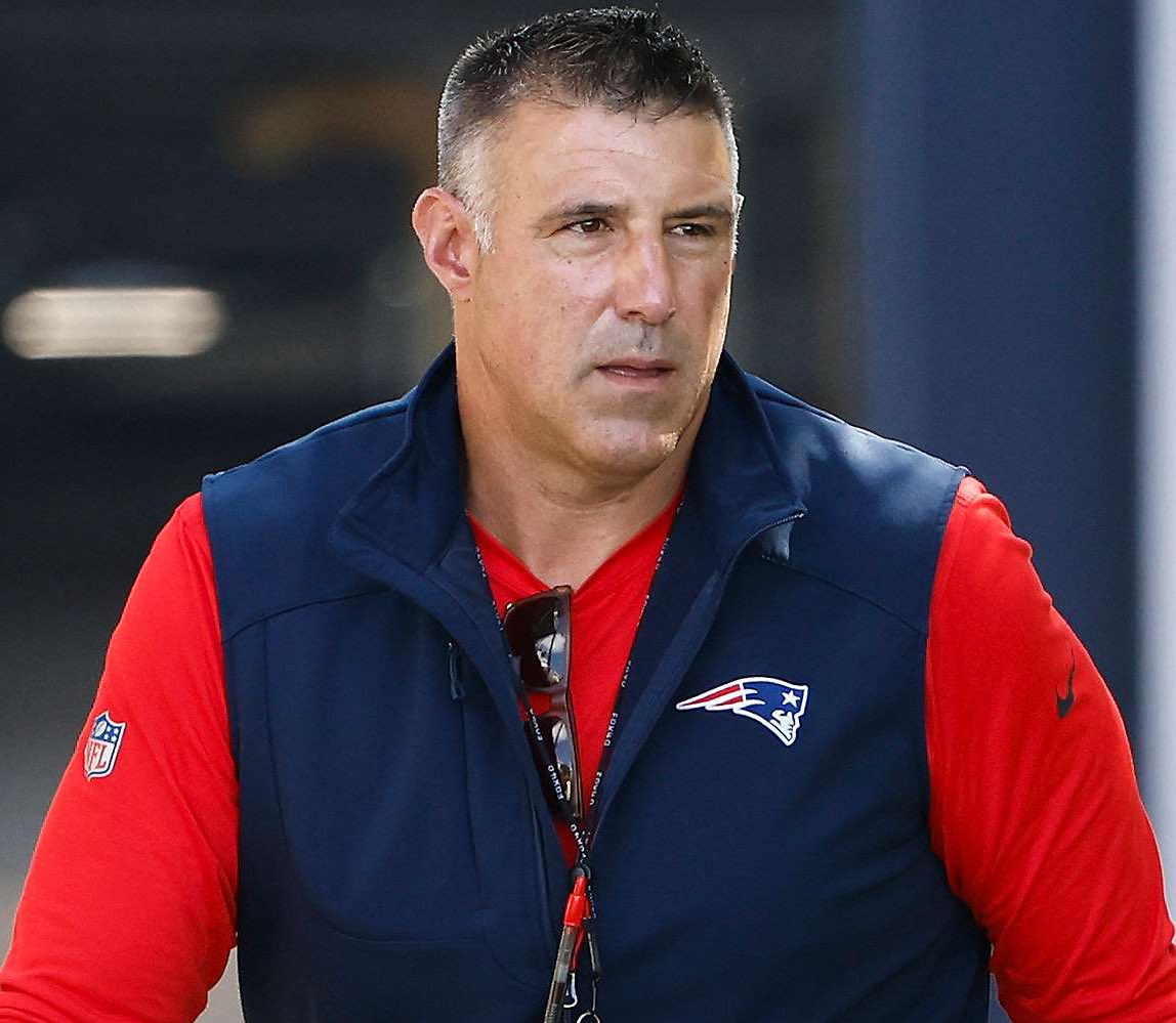 MLFootball's tweet image. THE LONGEST TENURED HEAD COACH OF THE AFC EAST:

MIKE VRABEL

Vrabel was only hired one year ago.