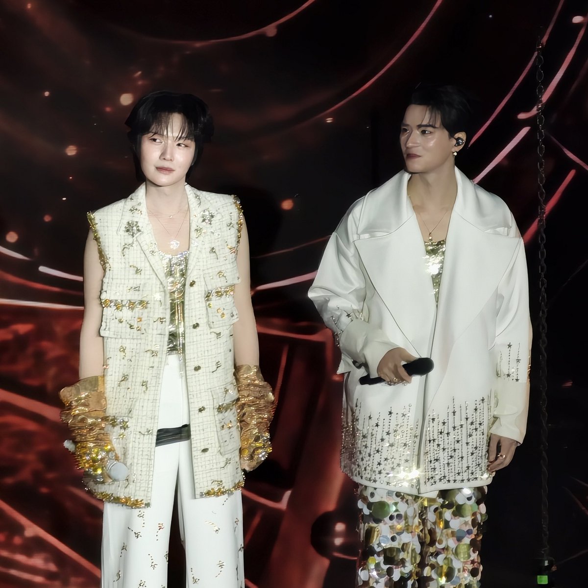 flowerknows614's tweet image. เก่งทำให้พี่เข้าใจว่า ‘รักทุกอย่างที่เราเป็น’ เป็นยังไง เด็กอายุยี่สิบต้น ๆ คนนึงที่ผ่านการตัดสินจากผู้คนมากมาย ผ่านการคาดหวัง ผ่านความกดดัน ผ่านเรื่องที่ทำให้ตัวตนสั่นคลอน แต่เก่งคือความมั่นคงทางอารมณ์ของน้ำปิงมาเสมอ การที่เก่งเป็นคนชัดเจน มั่นคง และพร้อมจะหยุดและฟังน้อง…