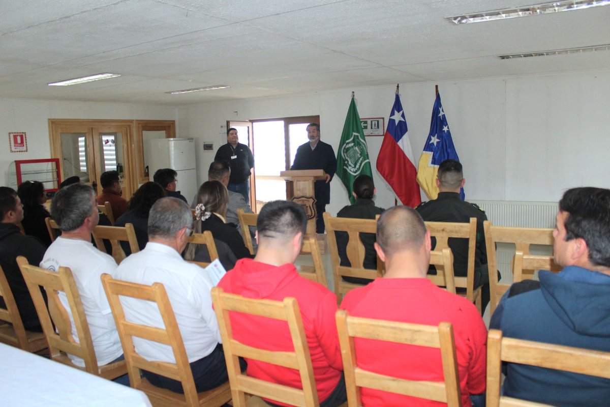 SENCE participa en la ceremonia realizada para certificar a 20 internos del Complejo Penitenciario en el curso Fabricación y Comercialización de Muebles de Madera. Capacitación que se llevó a cabo a través del Programa Transferencia al Sector Público con Gendarmería.